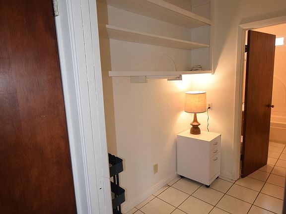 Large hallway - extra sace for storege