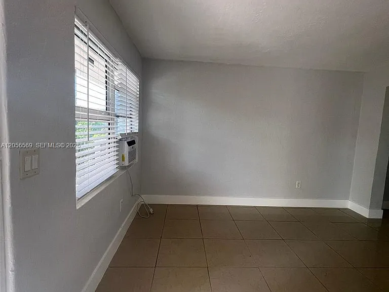 1281 NW 60th St #6 — Photo 3