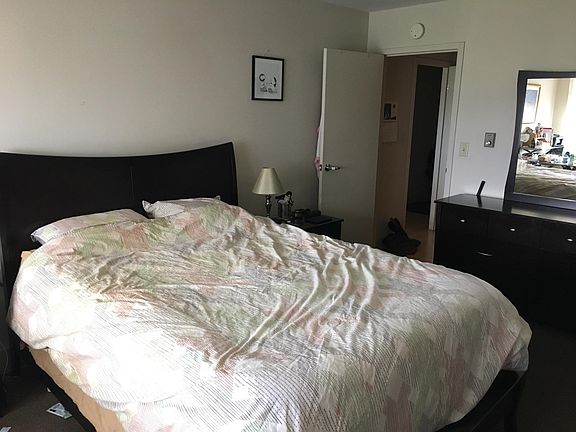5th image of 600 E 8th St APT 8B