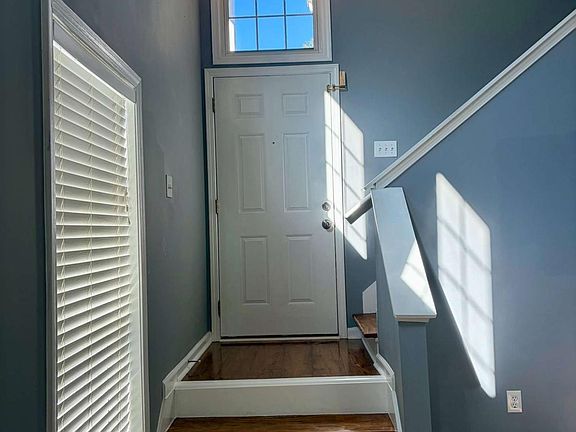 3rd image of 510 Stanford Pl