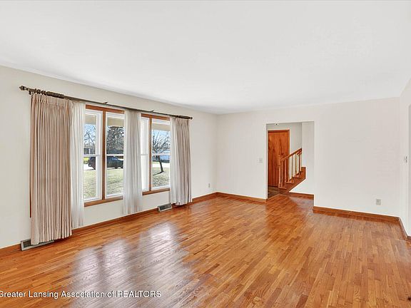 5th image of 6102 Bradford Ln