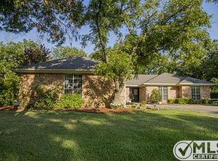 8902 Woodlawn Dr, Granbury, TX 76049
