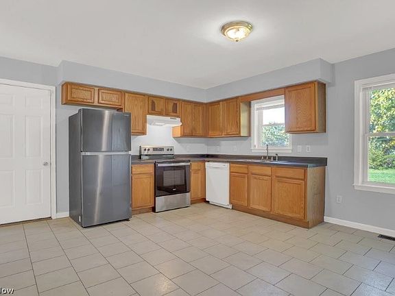 3rd image of 1307 S Hawkins Ave