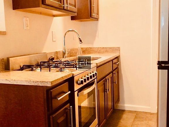3rd image of 144 W 73rd St APT 12
