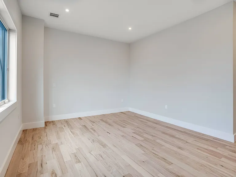 128 E Edsall Blvd #A — Photo 22