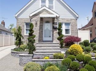 17547 Underhill Ave, Fresh Meadows, NY 11365