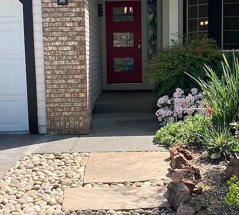 3rd image of 1178 Cox St