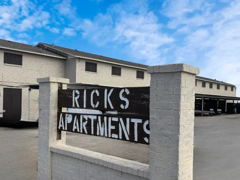 Ricks Apartments — Photo 3