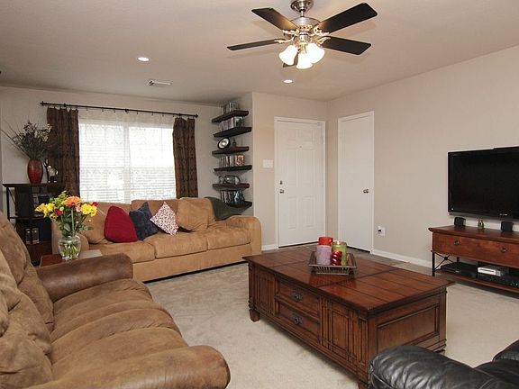3rd image of 4819 Mountain Timber Dr