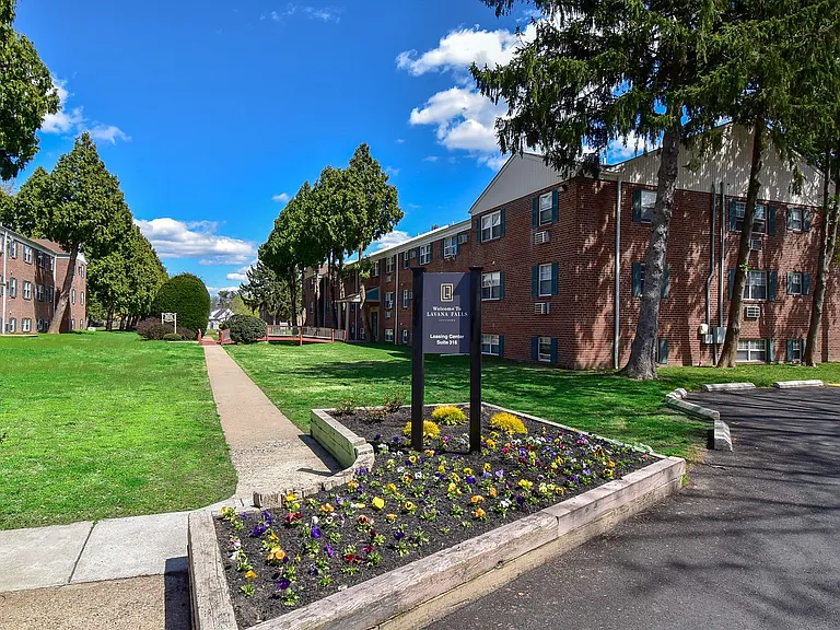 Lavana Falls Apartments — Photo 8