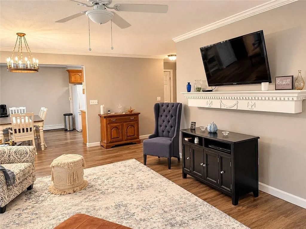 2 bed, 1.0 bath, 1093 sqft, $2,800 — Photo 2