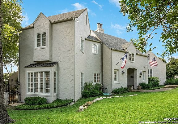 3rd image of 203 Mayflower St