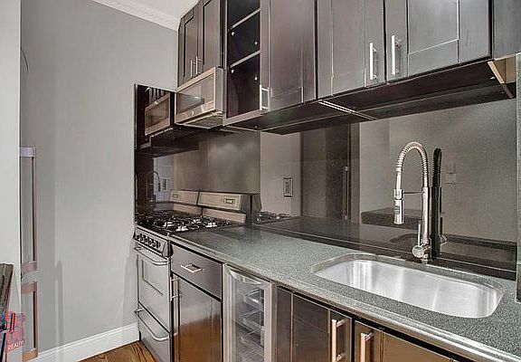 3rd image of 438 W 52nd St #6D