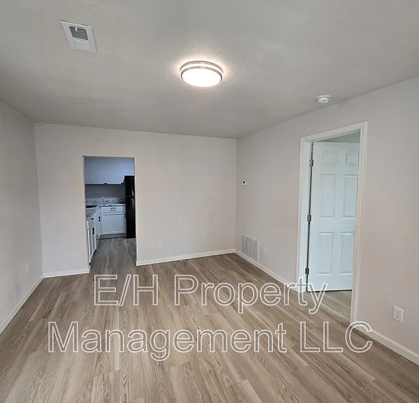 1031 New York St — Photo 4