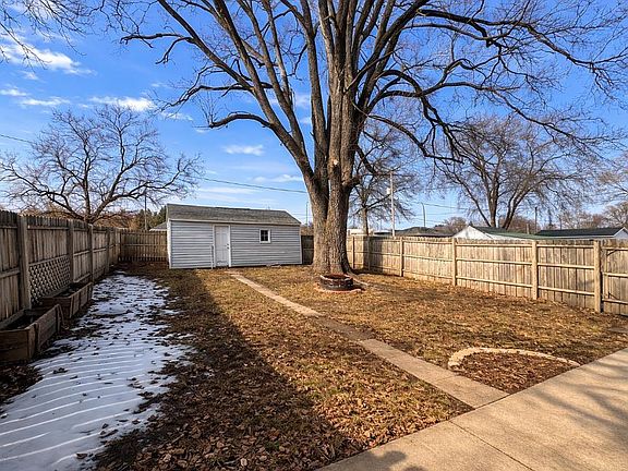 2nd image of 402 Black Hawk Rd