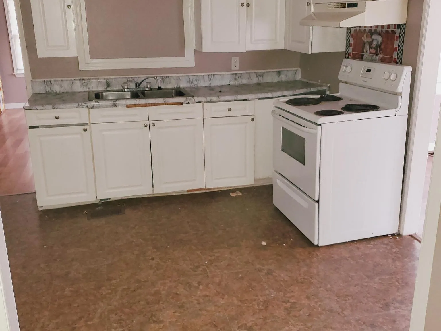 3 bed, 1.5 bath, 1020 sqft, $1,100 — Photo 2