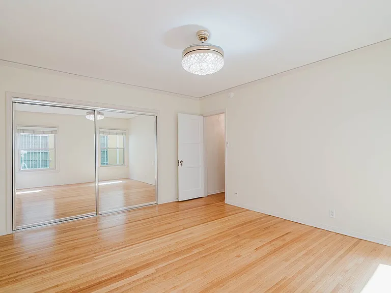 5962 San Vicente Blvd #4 — Photo 31