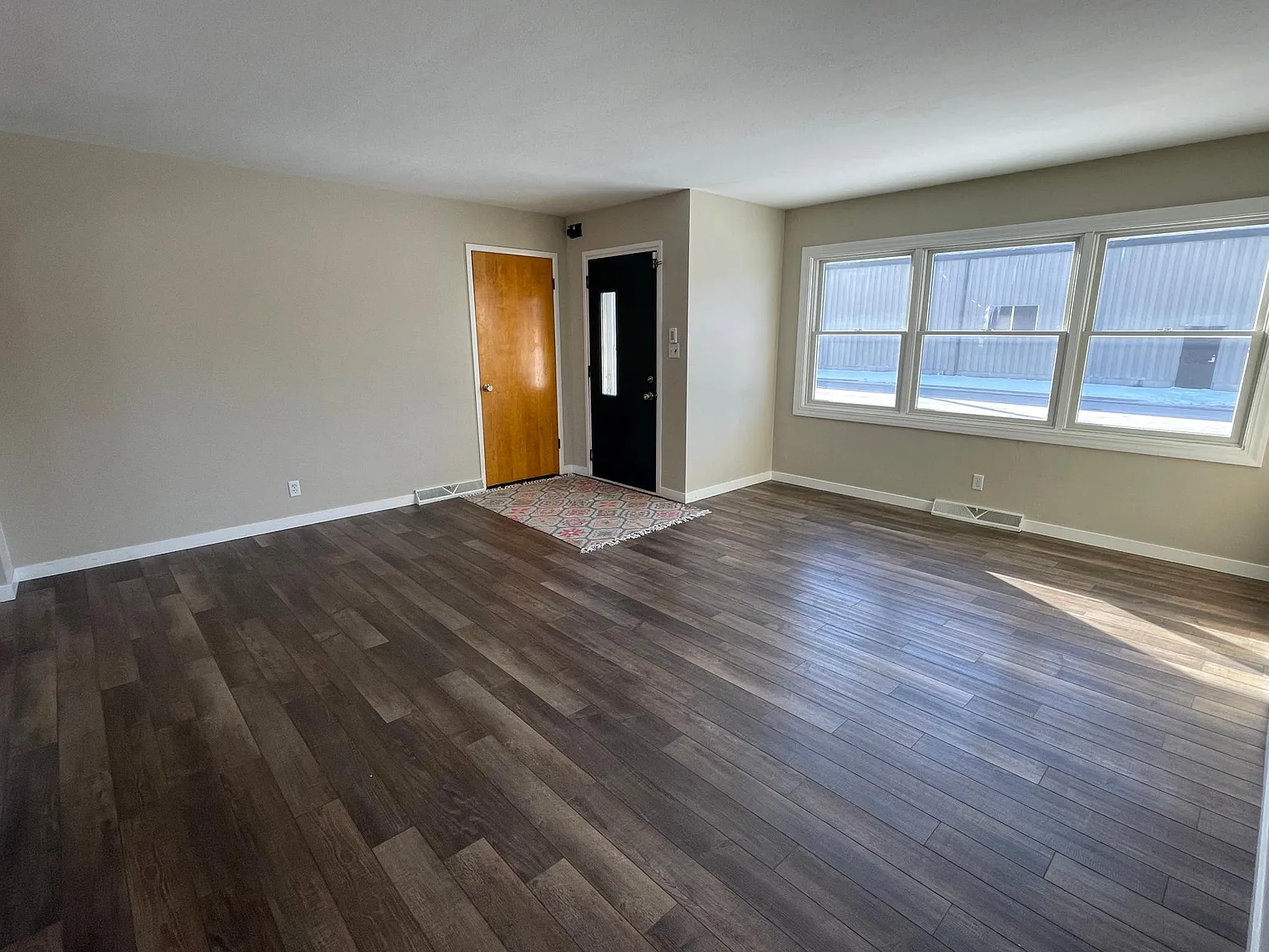 3 bed, 1200 sqft, $2,000 — Photo 3