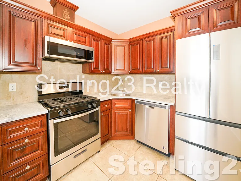 31-56 37th St #4F — Photo 1