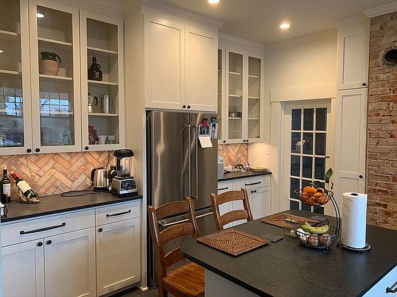 5th image of 222 Clifton Ave