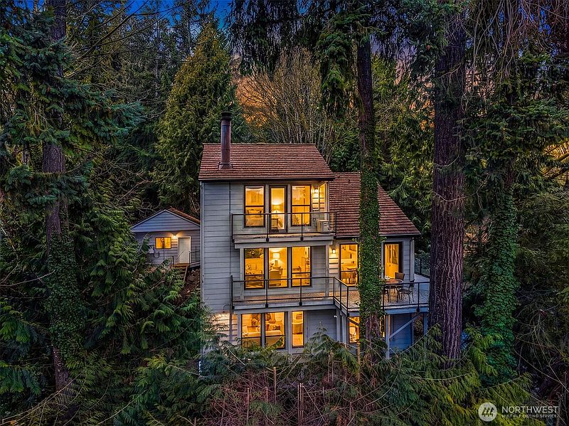 5th image of 4429 E Mercer Way