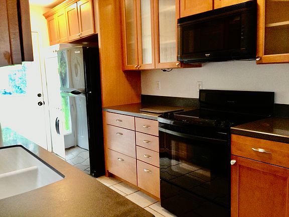 3rd image of 1816 Illinois St