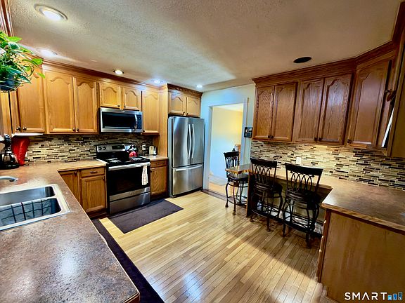5th image of 25 Greenfield Avenue