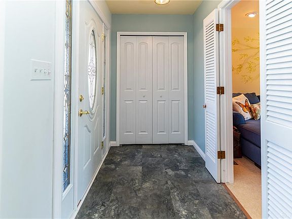 3rd image of 5837 Willow Glen Ct