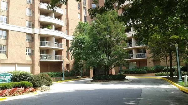 01-Condo building - 4808 Moorland Ln #202