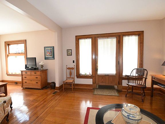 3rd image of 388 Crescent Ave