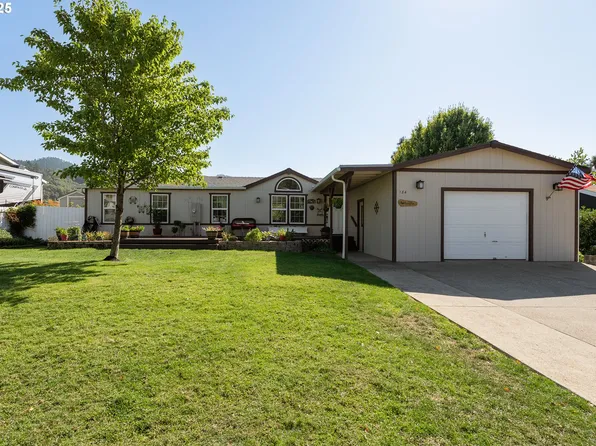 184 SE Cordelia Dr, Myrtle Creek, OR 97457