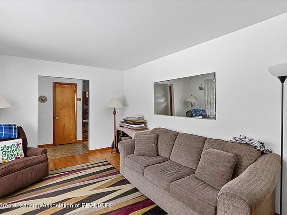 5th image of 3187 S Canfield Rd