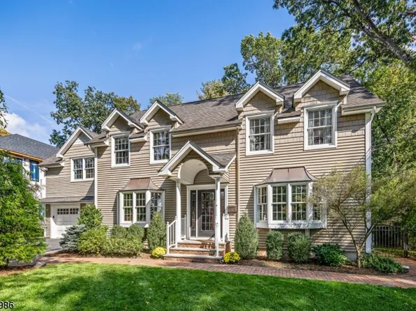 19 Chestnut Dr, Glen Rock Boro, NJ 07452