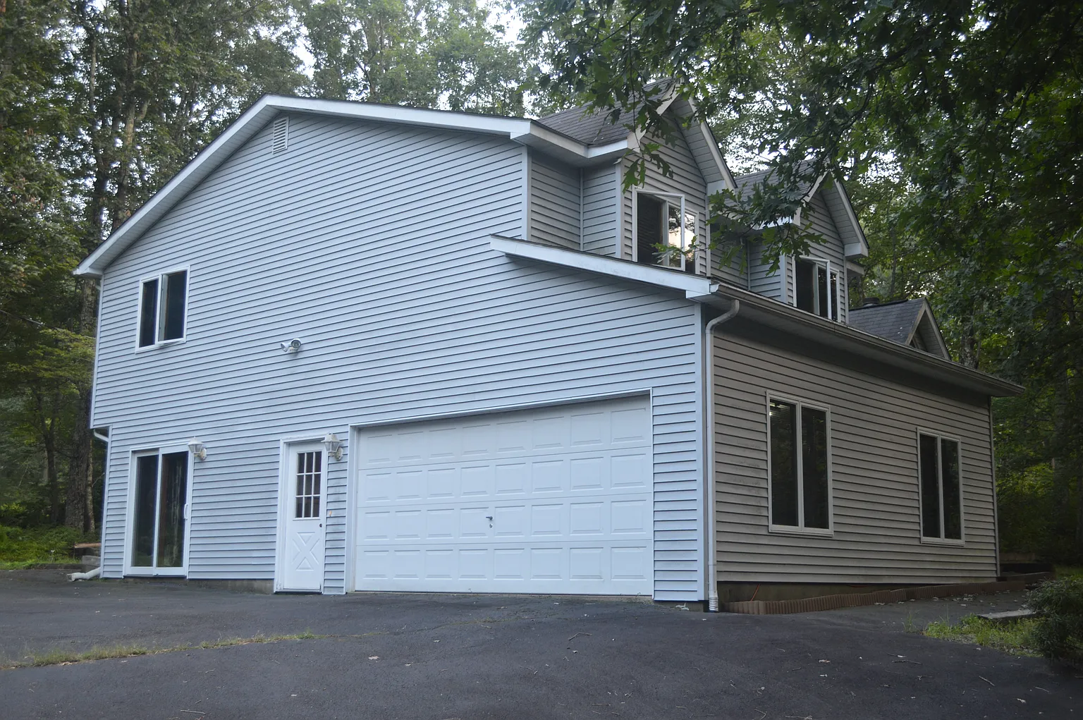 100 Comstock Dr photo 1