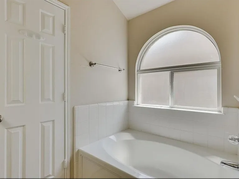 206 Serenade Ln — Photo 7