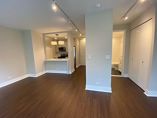 5th image of 300 E 85th St APT 305