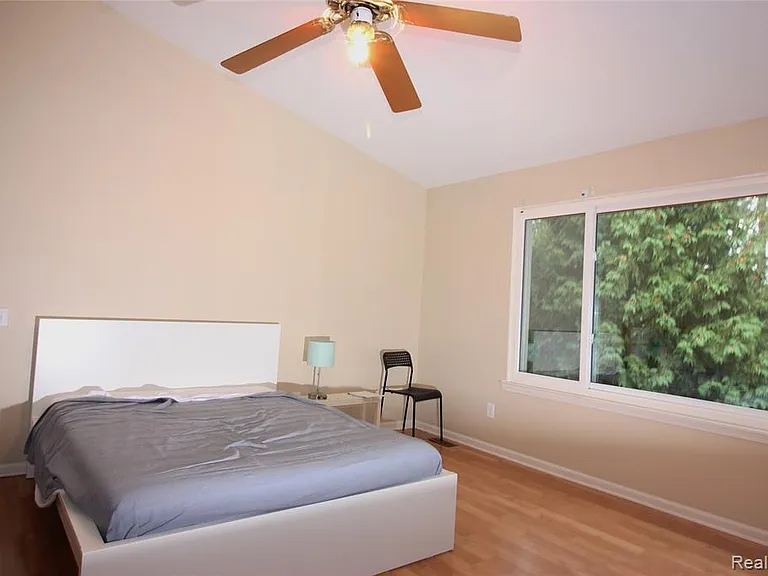 193 Saxon Ct — Photo 14