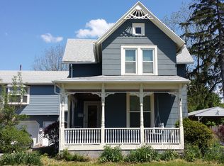64 S Forest Rd, Williamsville, NY 14221