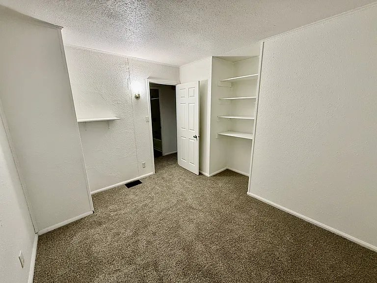 1901 Indiana Ct — Photo 11