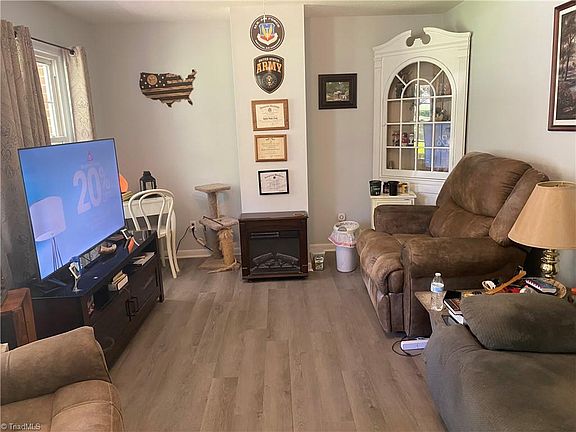 4th image of 141 Brenda Dr