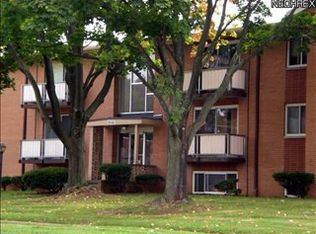 22065 River Oaks Dr APT C8, Rocky River, OH 44116