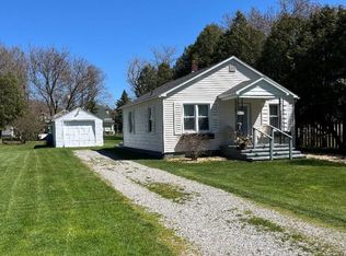 8572 Napoleon St, Port Austin, MI 48467
