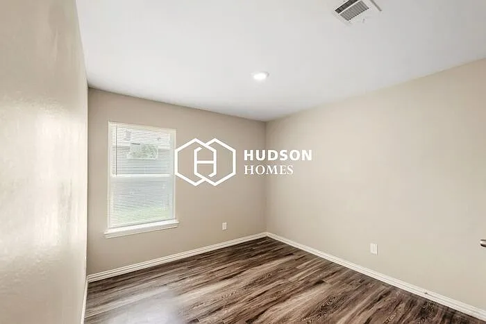 7116 Bywood St — Photo 10