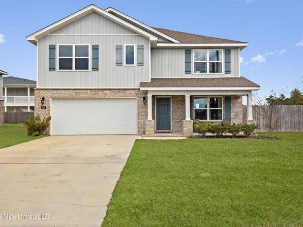 8588 Palmetto Dr, Ocean Springs, MS 39564