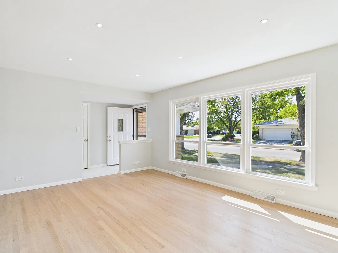 3 bed, 1400 sqft, $3,000 — Photo 3
