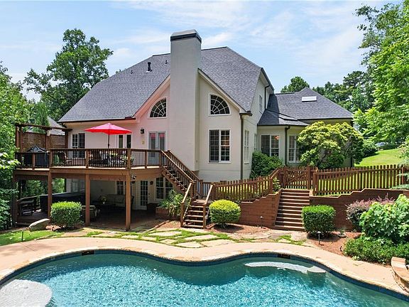 3rd image of 3025 Oaktree Lndg NE