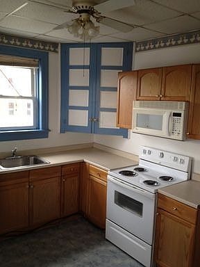 1st image of 31 1/2 E Franklin St APT 3