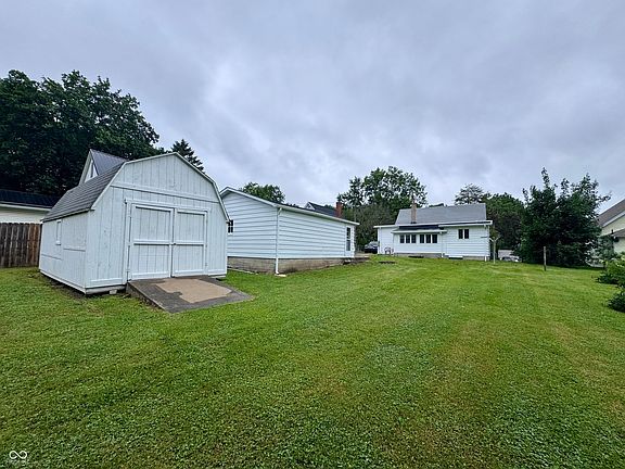 4th image of 809 Curtis St