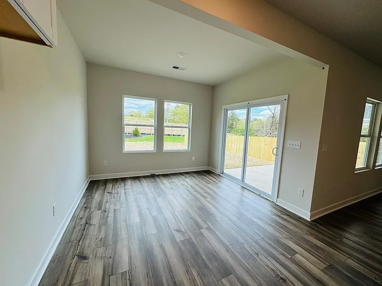143 Longleaf Ln — Photo 3