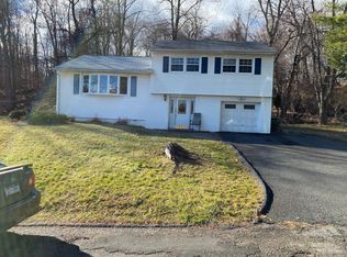 2 Dorothy Dr, Spring Valley, NY 10977